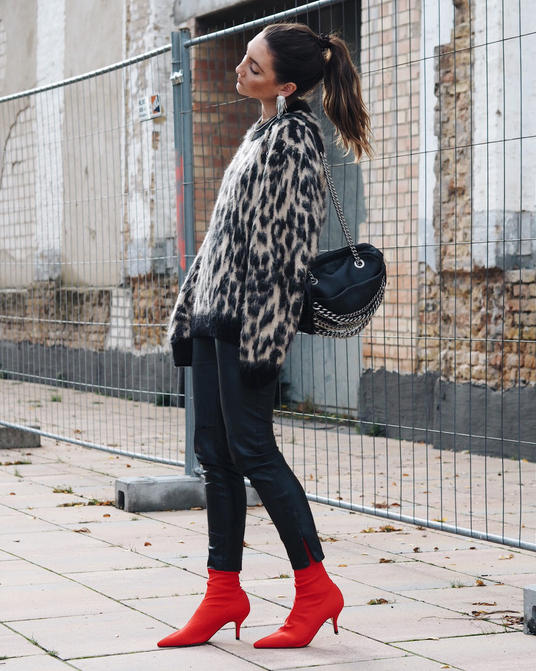 RED BOOTS & LEO KNIT